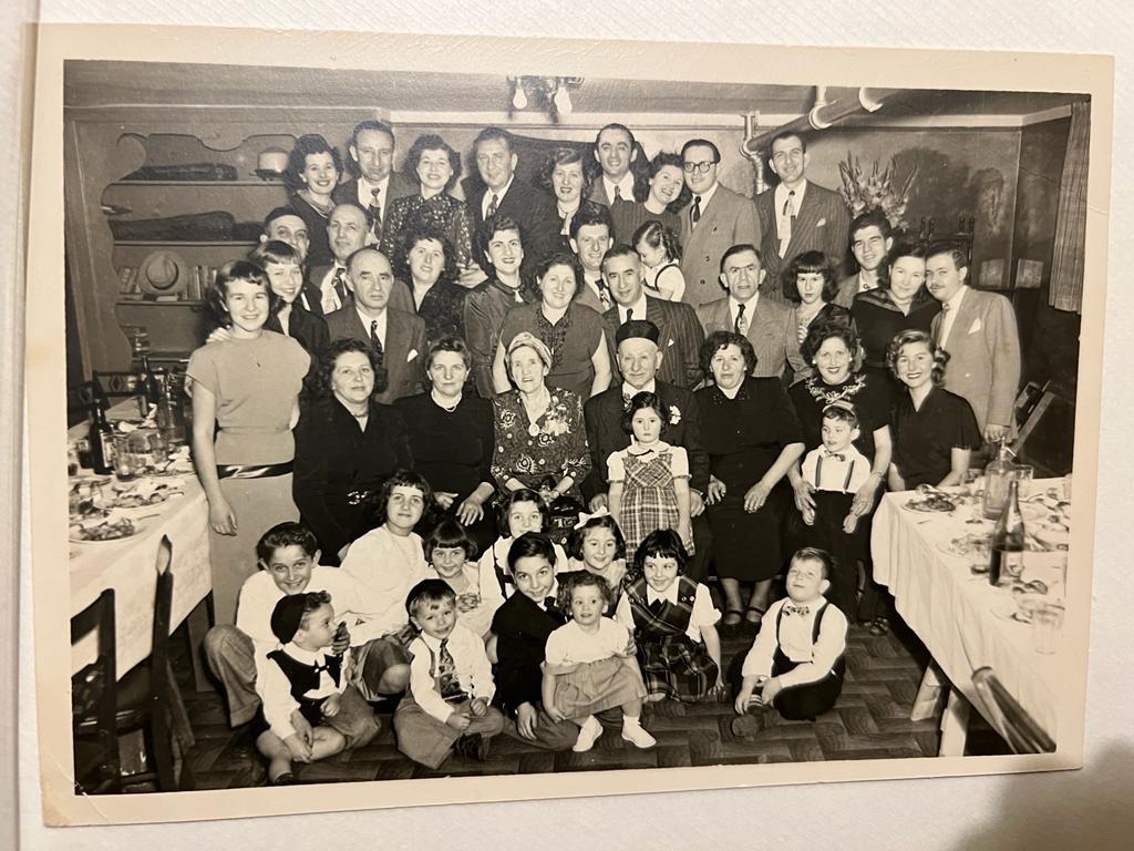 Fried family multigenerational gathering, late 1940s