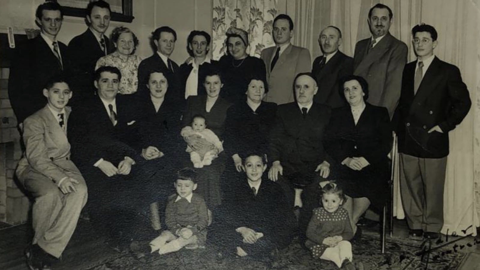 Goldberger clan Passover 1950 Montreal