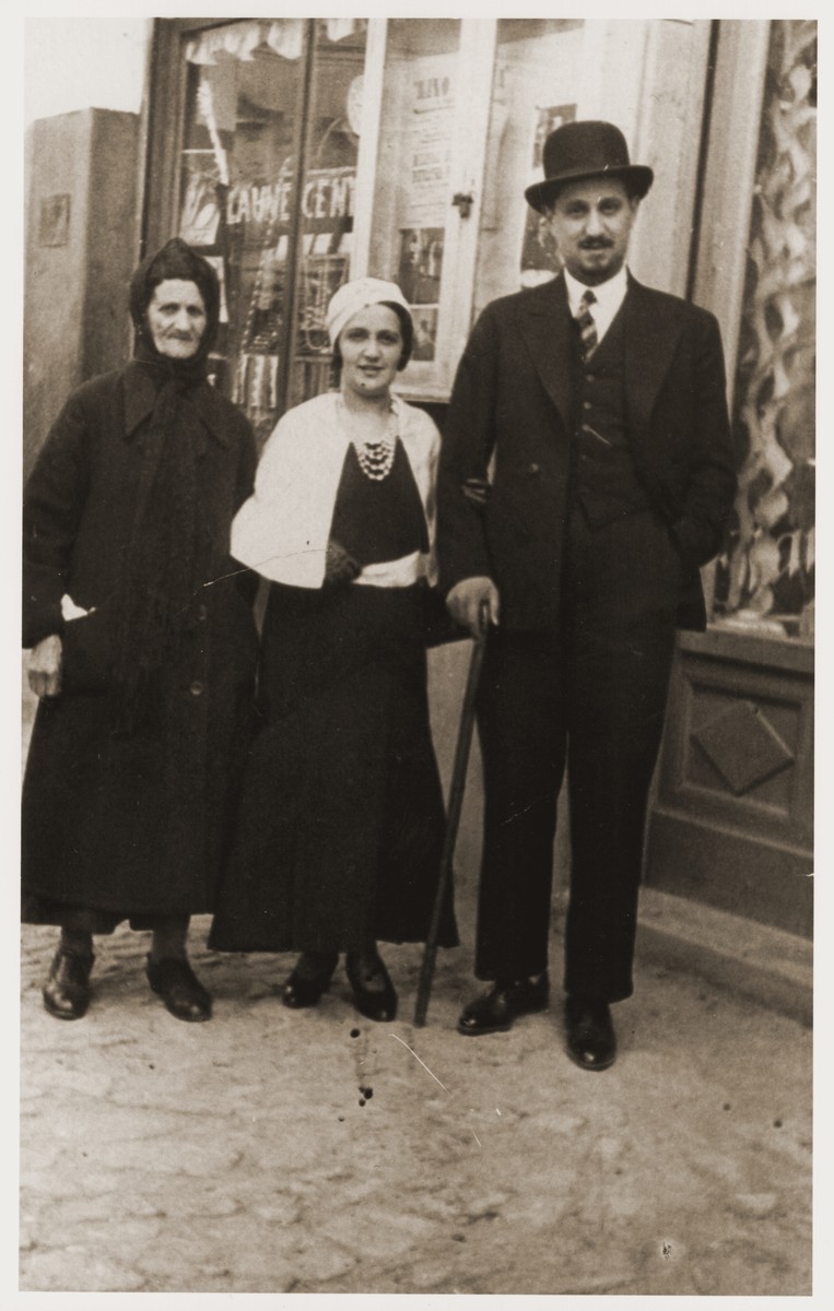 Portrait of Helen Berkovic Goldberger, her husband Cantor Eugene Goldb