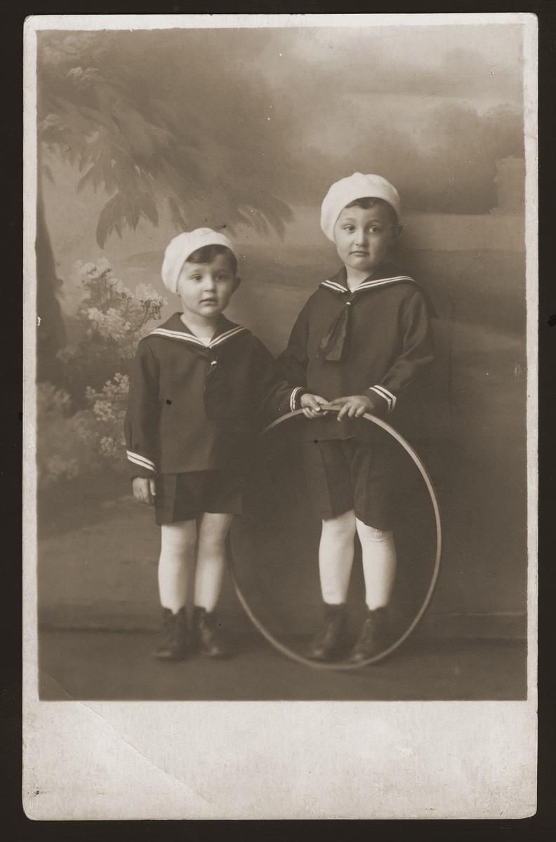 Portrait of Milan and Leo Goldberger.